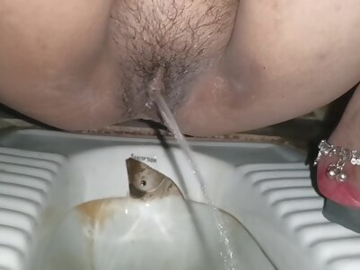 pissing indian amateur